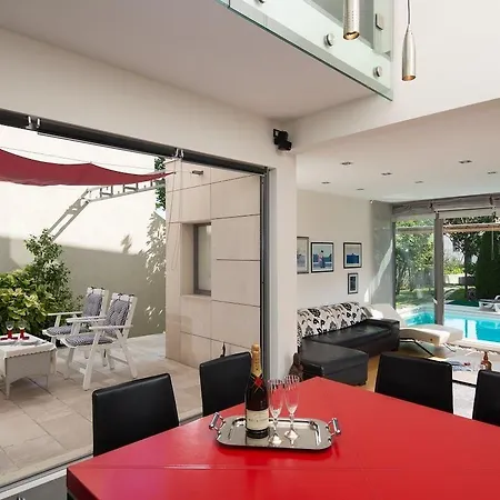 Vila Luxury White *