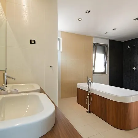 Vila Luxury White Split