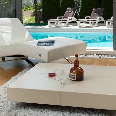 Luxury White Vila *
