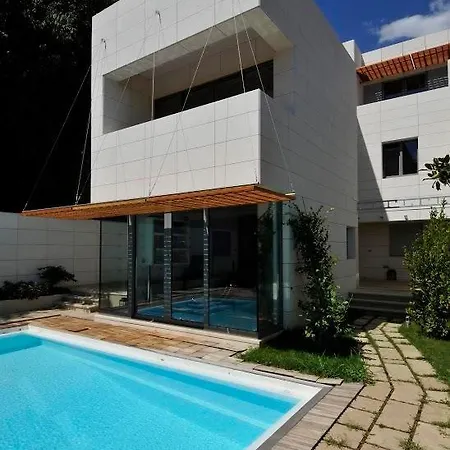 Luxury White Vila *