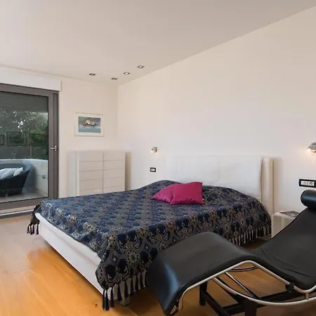 Luxury White Vila Split