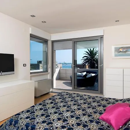Villa Luxury White *