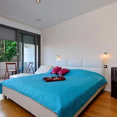 Villa Luxury White